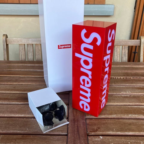 Box Logo Lamp Red – Manzoni Kicks