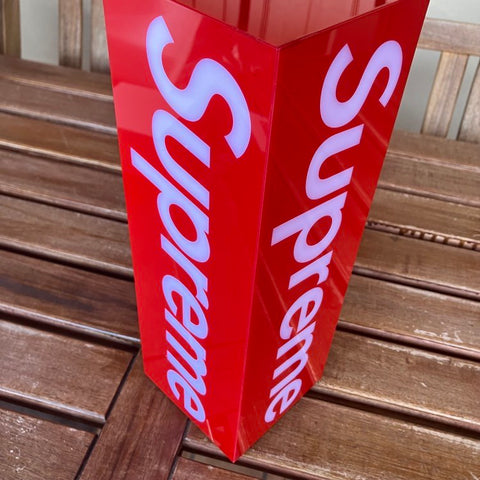 Box Logo Lamp Red – Manzoni Kicks